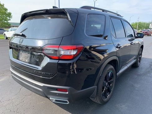 Used 2025 Honda Pilot Black Edition image 3