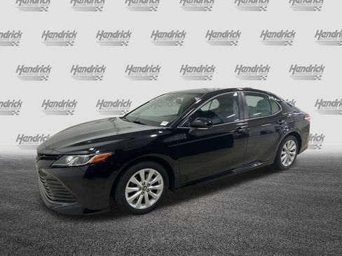 Used 2019 Toyota Camry LE image 5