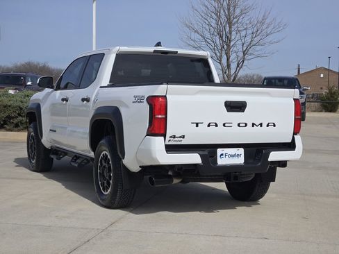 Used 2024 Toyota Tacoma TRD Off-Road image 5
