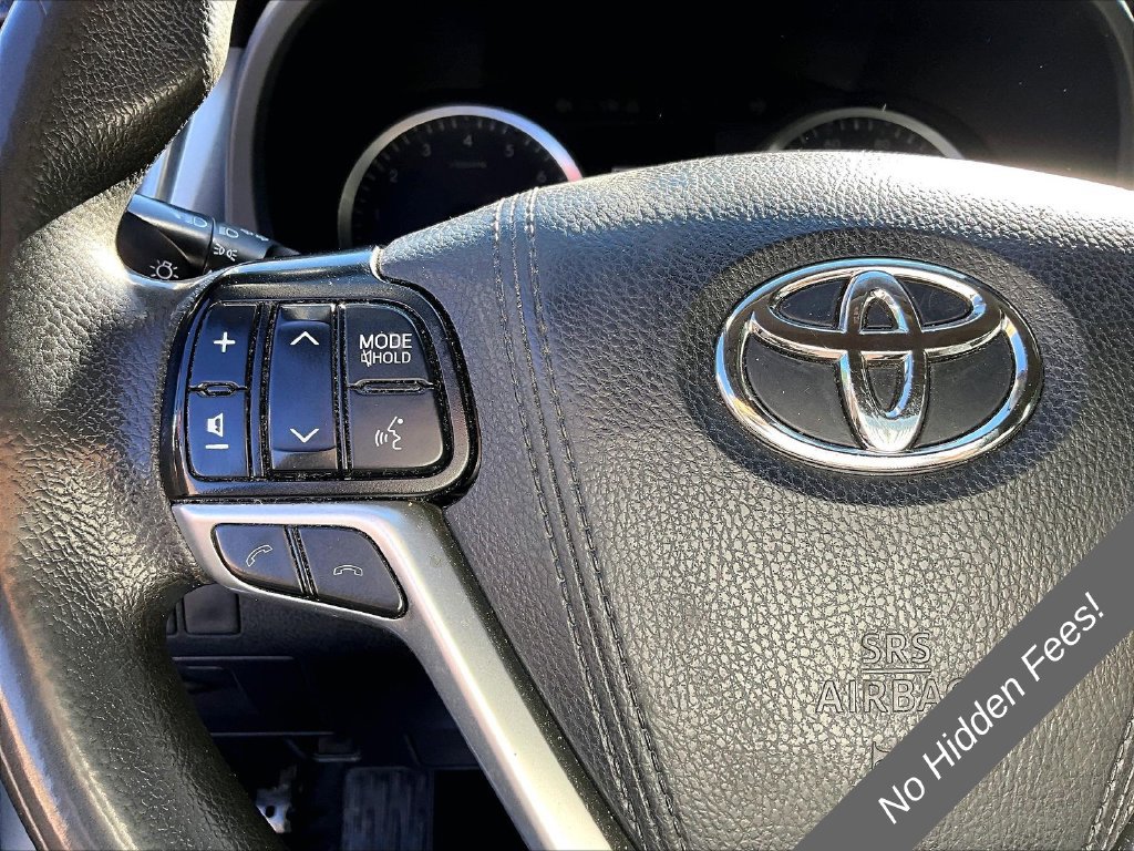 Used 2019 Toyota Highlander LE AWD/4WD image 11
