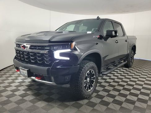 Used 2024 Chevrolet Silverado 1500 ZR2 image 8