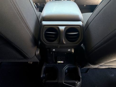 Used 2022 Jeep Gladiator Overland AWD/4WD image 18