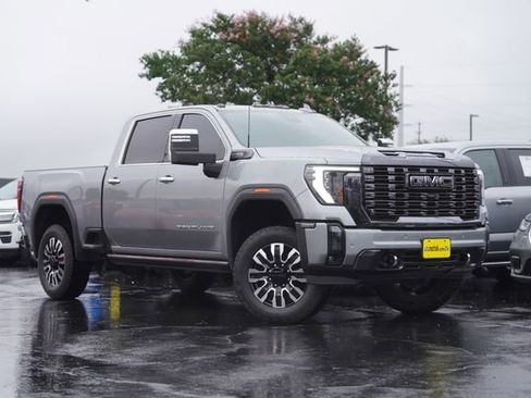 Used 2024 GMC Sierra 2500 Denali Ultimate AWD/4WD image 2