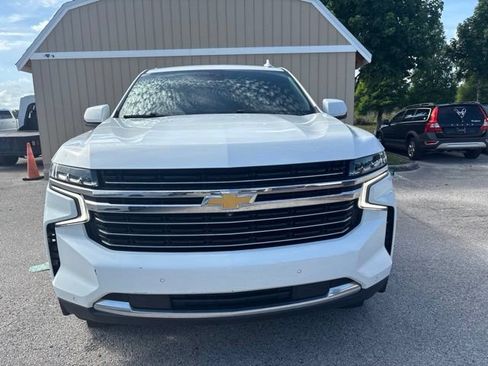 Used 2021 Chevrolet Suburban LT w/ LT Signature Package RWD image 2