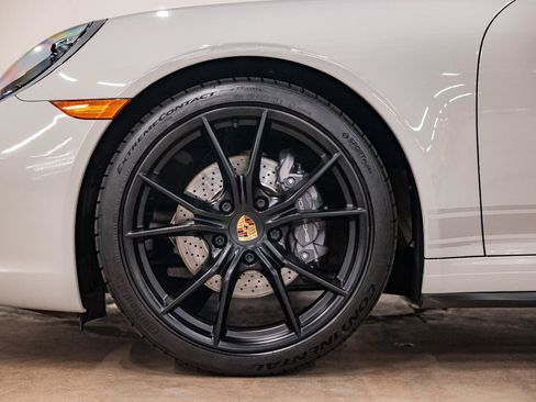 Used 2019 Porsche 911 Carrera 4 AWD/4WD image 28