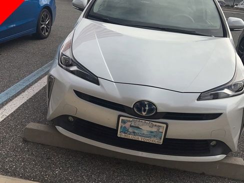 Used 2022 Toyota Prius LE image 3