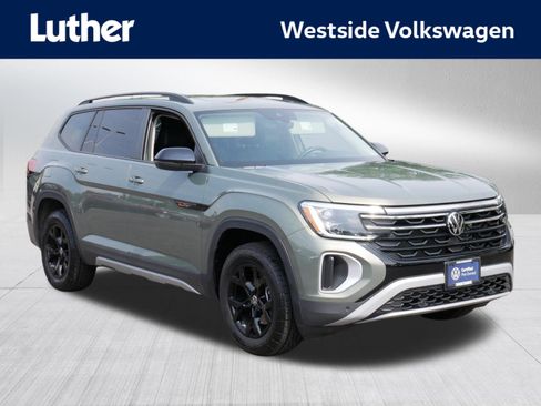 Certified 2025 Volkswagen Atlas Peak Edition SE AWD/4WD image 1