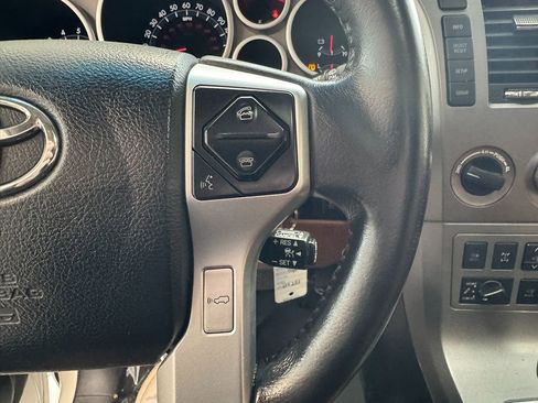 Used 2016 Toyota Sequoia Platinum image 35