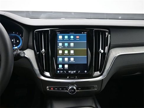 Used 2024 Volvo V60 B5 Cross Country Ultimate image 13