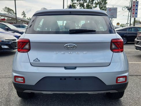 Used 2022 Hyundai Venue SEL image 4