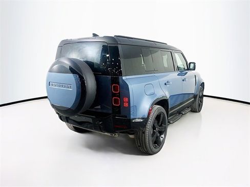 Used 2025 Land Rover Defender 110 X-Dynamic SE image 5