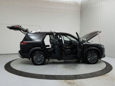 Used 2025 Nissan Pathfinder SL w/ SL Premium Package image 16