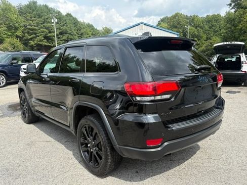 Used 2018 Jeep Grand Cherokee Laredo AWD/4WD image 3
