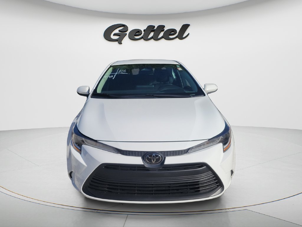 Used 2023 Toyota Corolla LE FWD image 2
