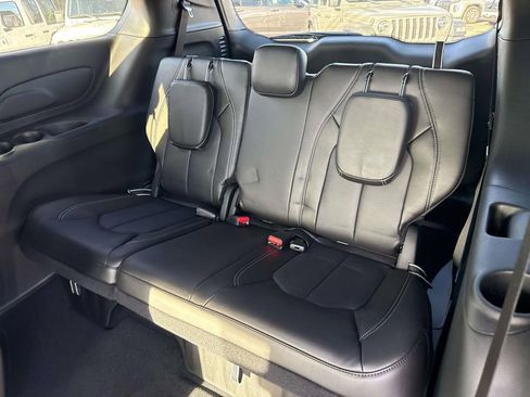 New 2026 Chrysler Pacifica Select image 8