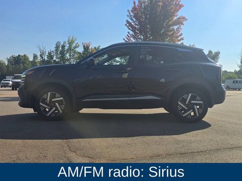 Used 2025 Nissan Kicks SV w/ SV Premium Package FWD image 4