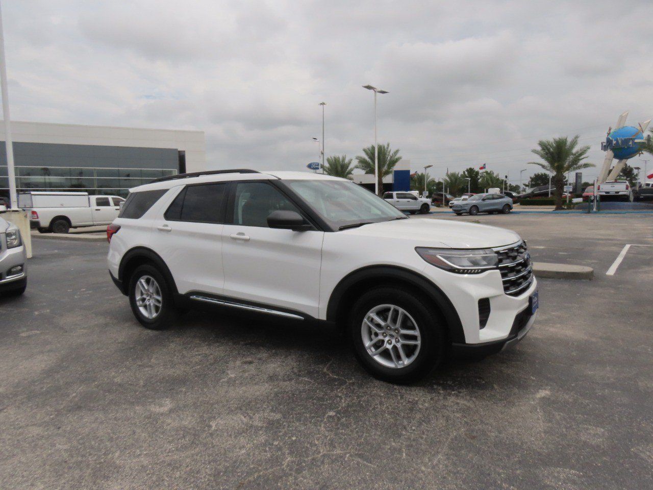 Used 2025 Ford Explorer Active RWD image 7