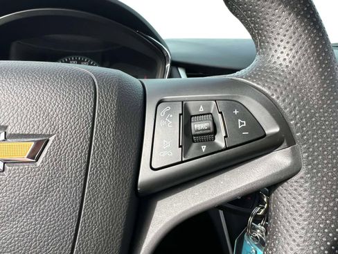 Used 2022 Chevrolet Trax LS w/ Tint and Cruise Package image 31