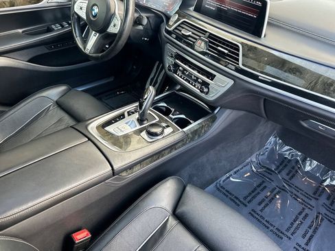 Used 2021 BMW 750i xDrive w/ Executive Package AWD/4WD image 16