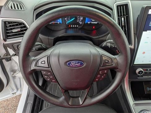 Used 2022 Ford Edge SE image 27