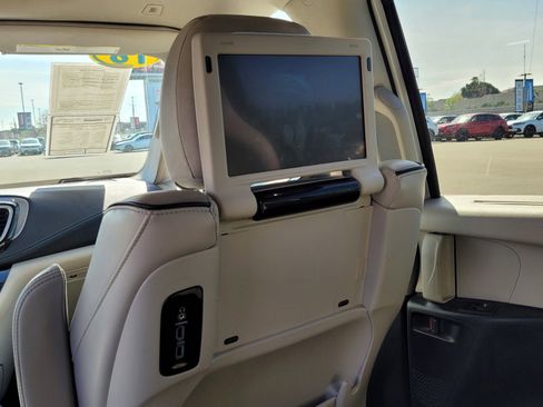 Used 2018 Chrysler Pacifica Limited w/ Advanced Safetytec Group image 16