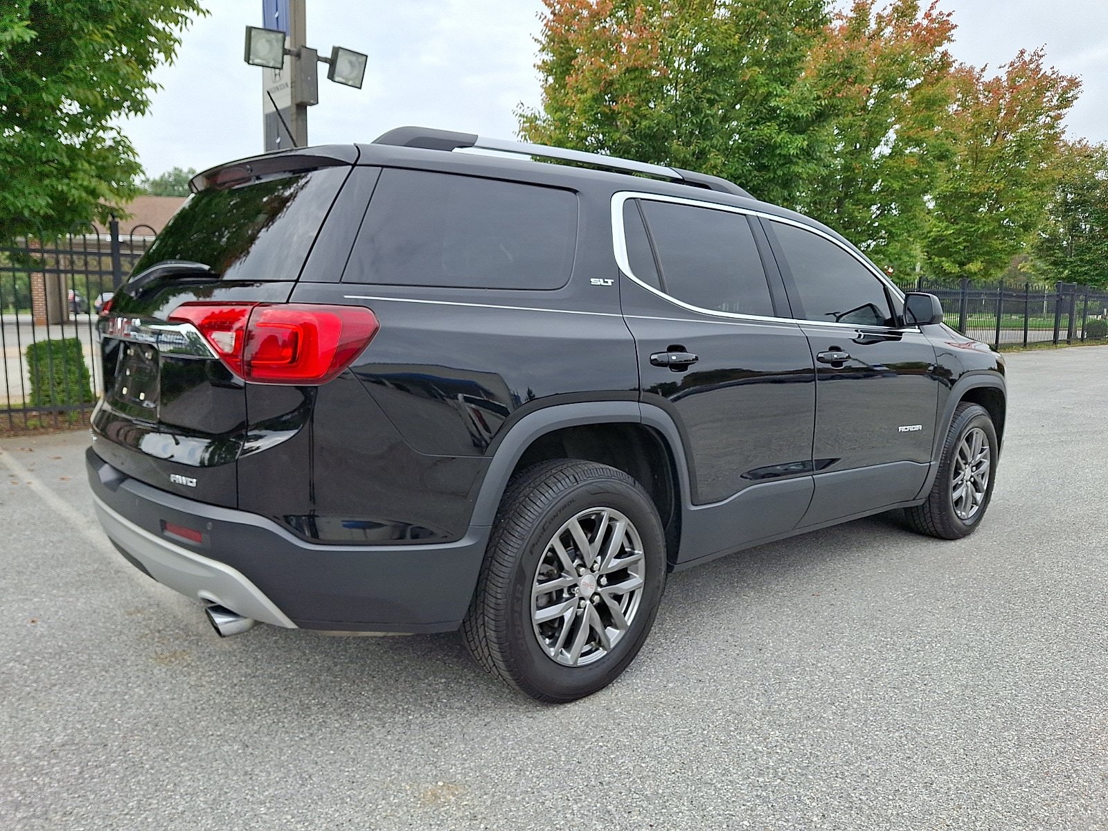 Used 2017 GMC Acadia SLT w/ LPO, Floor Liner Package AWD/4WD image 6