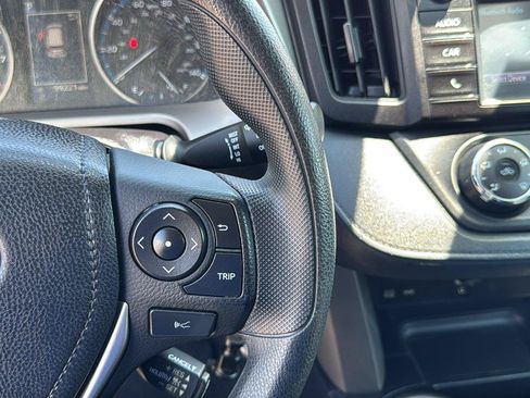 Used 2018 Toyota RAV4 LE w/ Carpet Mat Package FWD image 19