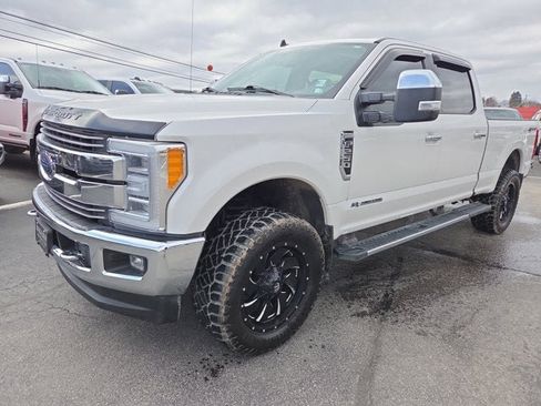 Used 2019 Ford F250 Lariat w/ Chrome Package image 2
