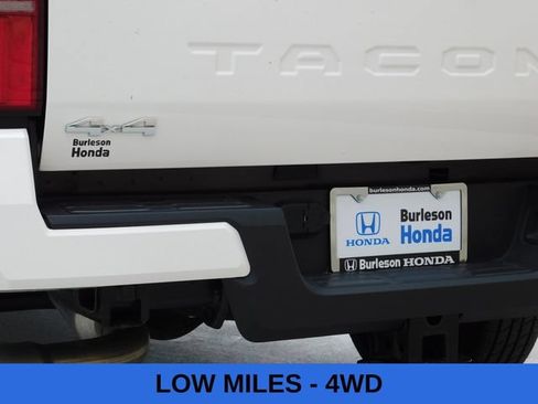 Used 2024 Toyota Tacoma SR5 AWD/4WD image 7