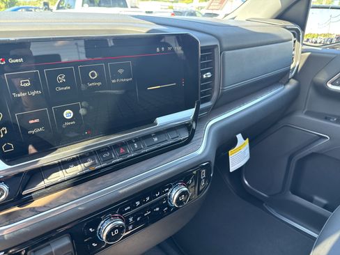 New 2026 GMC Sierra 1500 SLT image 22