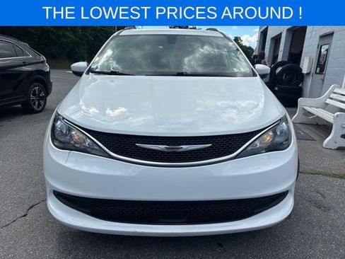 Used 2021 Chrysler Voyager Lxi FWD image 2