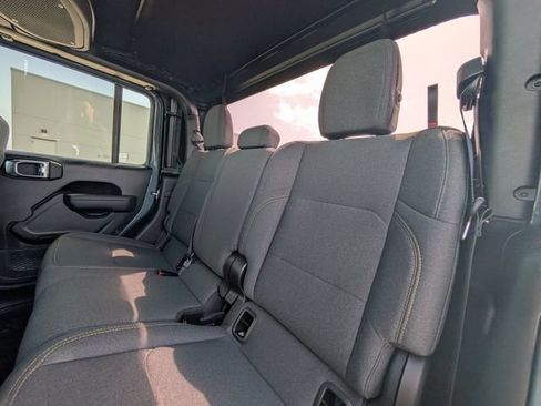 Used 2025 Jeep Gladiator Sport AWD/4WD image 27
