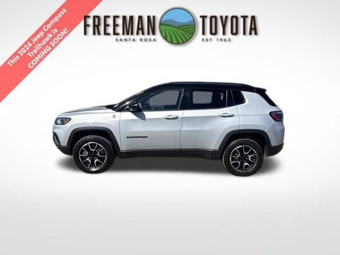 Used 2024 Jeep Compass Trailhawk AWD/4WD image 1