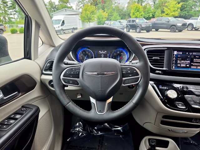 Used 2024 Chrysler Voyager LX FWD image 16