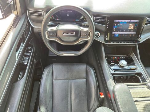 Used 2024 Jeep Wagoneer L Series II w/ Flexible Seating Group image 15