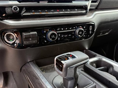 Used 2026 Chevrolet Silverado 1500 LTZ AWD/4WD image 22
