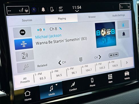 Used 2024 Chrysler Pacifica Touring-L image 19