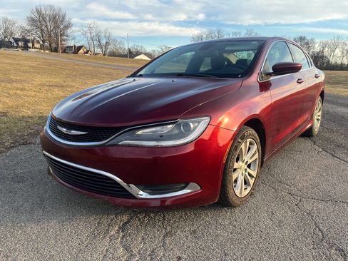 Used 2016 Chrysler 200 Limited w/ Convenience Group image 1