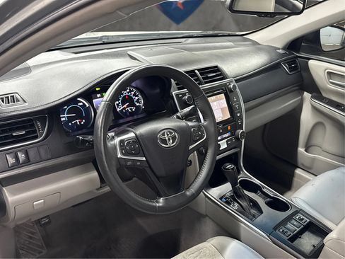 Used 2016 Toyota Camry XLE w/ Moonroof Package FWD image 12
