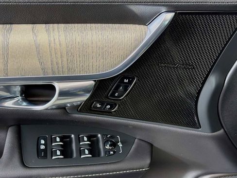 Used 2022 Volvo S90 B6 Inscription w/ Advanced Package image 19