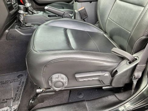 Used 2023 Jeep Wrangler Unlimited Sahara image 17