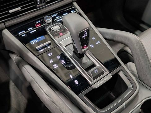 Used 2023 Porsche Cayenne Coupe image 43