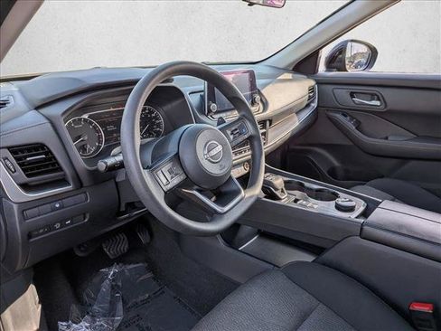 Used 2024 Nissan Rogue SV image 10