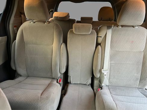 Used 2015 Toyota Sienna LE FWD image 16