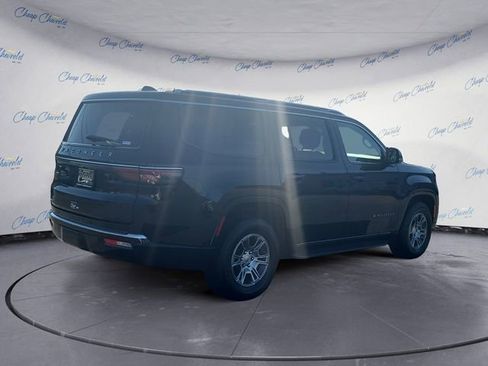 Used 2023 Jeep Wagoneer 4WD image 5