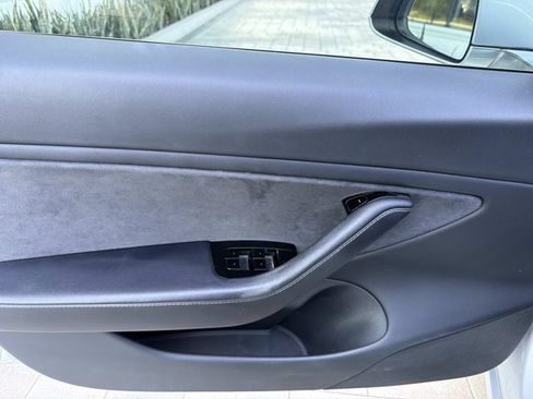 Used 2018 Tesla Model 3 Long Range RWD image 9