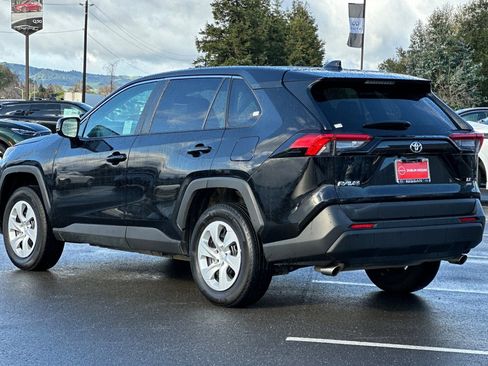 Used 2025 Toyota RAV4 LE image 6