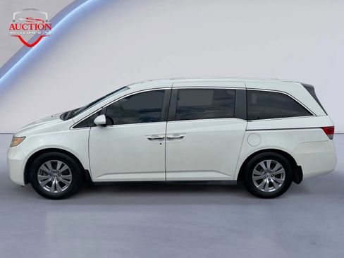 Used 2017 Honda Odyssey SE image 2