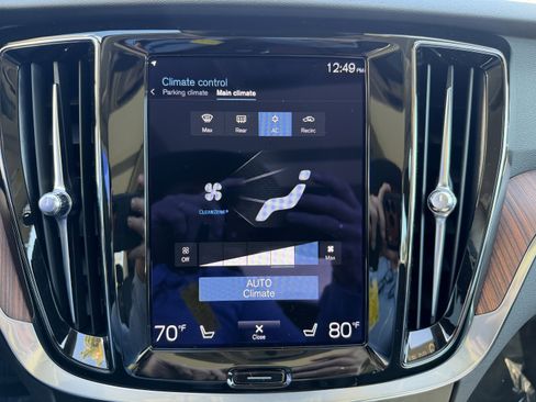 Certified 2022 Volvo S60 B5 Momentum w/ Premium Package image 22