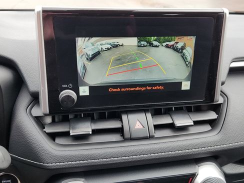 Used 2025 Toyota RAV4 XLE FWD image 15
